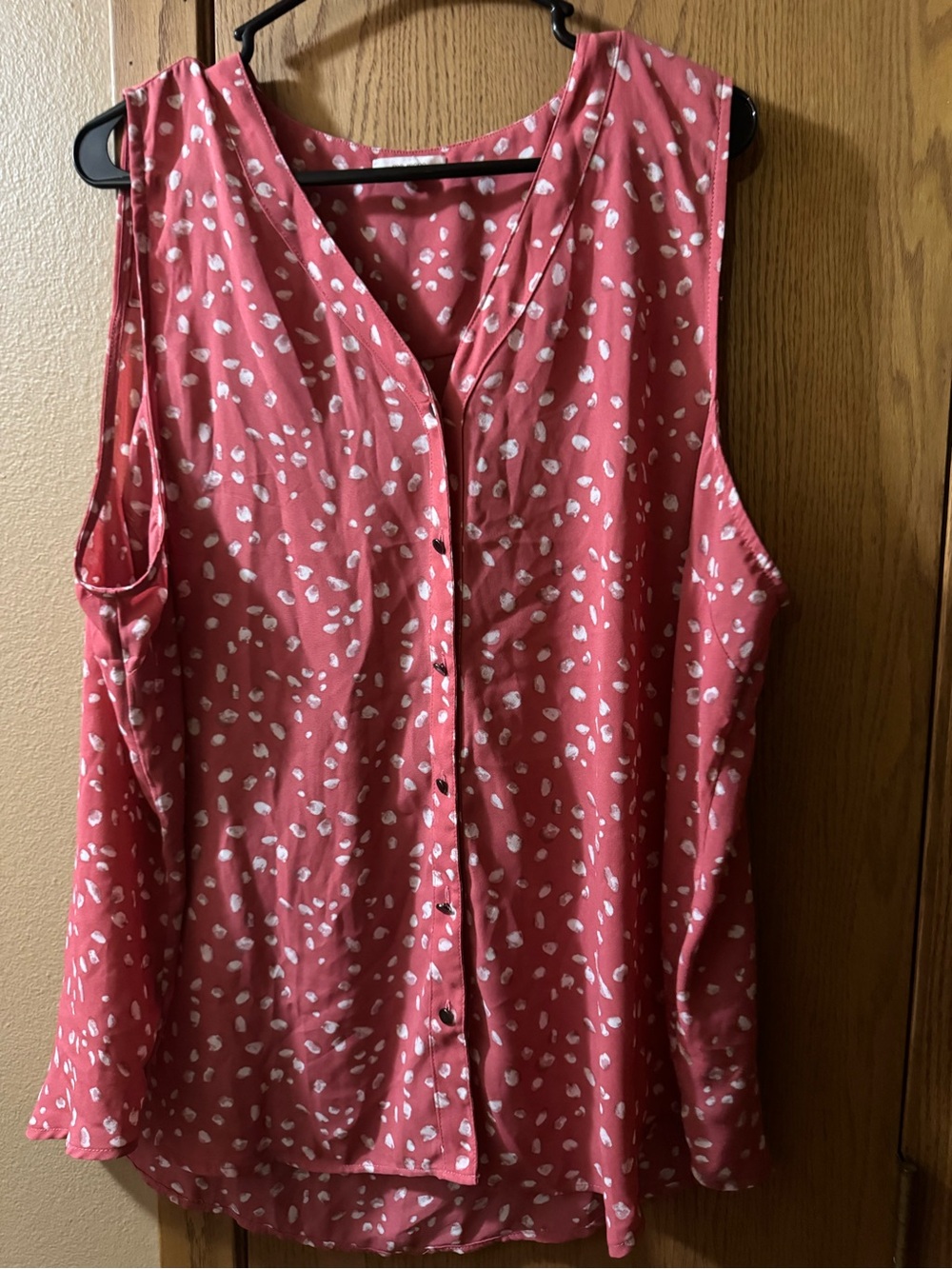 Maurices Pink Sleeveless Button-Down Top with White Dot Print